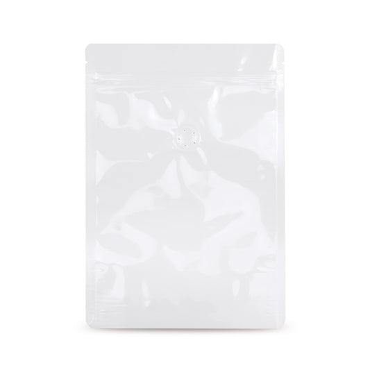 Pungă doypack albă cu valvă aromatică — Imagine de detaliu într-o aplicație tipică de ambalare, cu exemplu de conținut