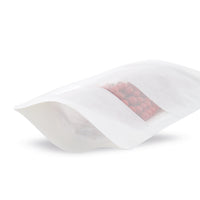 Pungi doypack din hârtie Kraft albă, cu fereastră transparentă — Vedere detaliată a ferestrei transparente pentru prezentarea conținutului